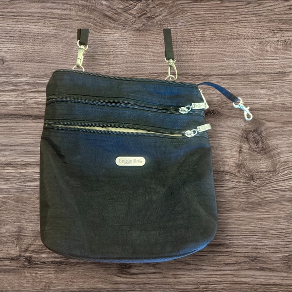 Baggallini Handbags - Baggallini Black Lightweight Crossbody Purse Bag